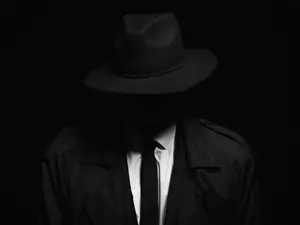 What does a spy do when he gets cold?
